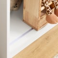 Miniatyrbillede 7 af 8: Rootz børneopbevaringshylde med skydedør - Bogreol - Legetøjsarrangør - MDF og bambus - Sikker og stabil med vippebeskyttelse - Nem montering - 63 cm
