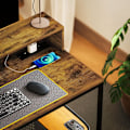 Pikkukuva 9 / 10: Rootz Computer Table - Pöytä Monitor Alue - Home Office Desk - USB & Type -C -yhteydet - 100L x 50b x 90,5h cm - maalaismainen ruskea