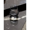 Miniatyrbillede 6 af 6: Rootz sofabordssæt med 2 - Monobloc borde - Sort højglans marmorlook - Elegant & pladsbesparende design - 50 cm x 50 cm x 41,5 cm & 46 cm x 46 cm x 36