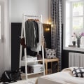 Miniatyrbild 5 av 8: Rootz White Modern klädstångsställ med två förvaringshyllor - Träklädhängare hängskena - B66 x D39 x H180cm