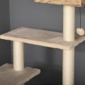 Miniatyrbillede 8 af 9: Rootz kradsestolpe - beige, brun - konstrueret træ, plys, sisal - 21,65 cm x 21,65 cm x 68,5 cm