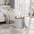 Miniatyrbillede 4 af 9: Rootz Rund Velvet Opbevaringsskammel - Puf Ottoman - Cremefarvet/Grå - Skjult opbevaring - Blød polstring - 38 cm x 36 cm - Elegant flæsedesign