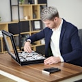 Pikkukuva 2 / 7: Rootz Watch Box - Suuri kellolaatikko 24 kellolle - Kellon säilytysrasia - Ylellinen kellokotelo - Matkakellokotelo - Monipaikkainen kellolaatikko - M