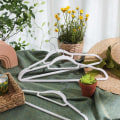 Miniatyrbillede 7 af 7: Rootz Bøjle - Fløjlsbøjle - Tøjbøjle - Sæt med 50 Bøjler - Klædebøjle - Tøjbøjle - Tøjbøjle - Plastbøjle - Hvid - 45 x 0,6 x 23,5 cm