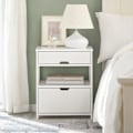 Miniatyrbillede 3 af 8: Rootz Sengebord - Natbord - Sidebord - Hvid MDF - Stor opbevaring med 2 hylder og 2 skuffer - Ridsefaste gulvbeskyttere - Alsidigt design - 45cm x 55c