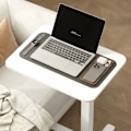 Miniatyrbillede 9 af 10: Rootz Steh Desht Højde Justerbart skrivebord - Mobil bærbar bord - Ergonomisk arbejdsområde - Sit/Stand Option - White - 65 cm x 48 cm x 70-110 cm