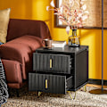 Miniatyrbillede 3 af 9: Rootz Moderne sengebord med 2 skuffer - Sofabord - Sidebord - Ridsefaste gulvbeskyttere - Elegant sort og guld design - Nem montering - 40cm x 47cm x