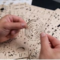 Pikkukuva 6 / 6: Stegosaurus - Ugears - 3D puupuzzle Beige