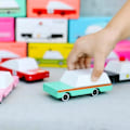 Pikkukuva 4 / 4: Pienet autot ja retro klassiset mini mallit puusta Candylab Candycar Suunnittelijat lasten ja aikuisten - Teal Wagon CN Blå