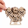 Pikkukuva 5 / 6: Puzzle 3D Mekaniikka - Ugears - V8 Moottori - Puu - 776 osaa - Mittakaava 1:6 Beige
