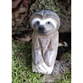 Miniatyrbild 4 av 4: Wudimals - Sloth statyett - K-PLAY kastanj