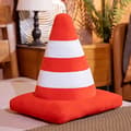 En röd, triangulär konformad kudde. Rött förknippas med Halloween och Thanksgiving. Red (45cm)