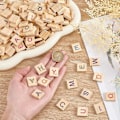 Miniatyrbilde 3 av 5: 300 stk Fargerike Trebokstaver Tilfeldig Blandede Store Bokstaver Tre Fargerike Scrabble-fliser Bokstavfliser Trebiter for å Lage Alfabetiske Underlag og