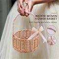 Miniatyrbilde 5 av 5: Flettet kurv, med håndtak og hvitt bånd, blomsterkurver til bryllup, hagedekorasjon (S)