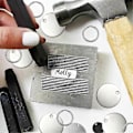 Miniatyrbilde 3 av 5: 55 stk. metallstemplingsblanketter - 3 cm runde stemplingsblanketter i rustfritt stål med hull, for smykkelaging, DIY