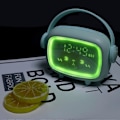 Miniatyrbild 5 av 5: Digital Väckarklocka för Barn Flickor Pojkar, Söt Väckarklocka 2 Alarm 3 Skärmljusstyrka Timer Nattlampa Nedräkning Snooze Röststyrning Uppladdningsbar Klocka (