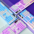 Miniatyrbild 2 av 5: Retro Punk Rund Keycap Gaming Tangentbord Trådbundet RGB Bakgrundsbelyst Tangentbord USB Bakgrundsbelyst 104 Tangenter Tangentbord white purple
