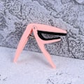 Miniatyrbild 3 av 5: Professionell Ukulele Capo Enhands Snabbväxling Ukelele Capo Zinklegering Gitarrdelar Tillbehör (Rosa)