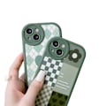 Miniatyrbild 2 av 4: iPhone 13 mobilskal, rutigt kärleksskal (grön rutig skarvning, enkelt skal)