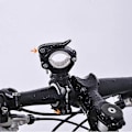 Miniatyrbilde 4 av 5: 360 graders roterende sykkellys dobbel holder LED frontlykt lampe pumpe styrefeste