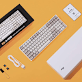 Miniatyrbild 5 av 5: A100 Mekaniskt Gamingtangentbord 2.4G+ Trådbundet Blå Switch 100 Tangenter Hot Swappable Uppladdningsbart Gamingtangentbord white Yellow axis