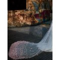 Miniatyrbilde 5 av 5: Brudekjole 3D Blomster Brudeslør Rosa Katedral Slør med Blush Myk Drapering Slør Spredte Blonde Blomster Applikasjoner off white 200cm