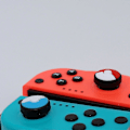Miniatyrbild 3 av 5: Tumgrepp Set Joystick-skydd Röd+Blå, 2 Par Kompatibla med Nintendo Switch/OLED/Lite Konsol, Silikon Analog Stick-skydd för Switch-kontroller
