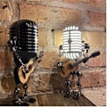 Miniatyrbild 1 av 3: 2025 Ny USB Retro Mikrofon Robotlampa Håller Gitarr Med Ljus Vintage Heminredning