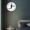 Miniatyrbild 4 av 5: Väggklocka, tystgående väggklocka med gående man för sovrum kök svart