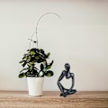 Miniatyrbild 4 av 5: Svart Mini Thinker Skulptur Prydnader för Hem Vardagsrum Kontor (Höger)