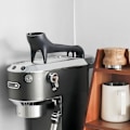 Miniatyrbilde 4 av 5: Tilgangstrakt for vanntank til espressomaskin, lang trakt med raskt vannstrøm for espressomaskin med vanntank bak green