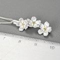 Pikkukuva 4 / 5: Aito 925 sterlinghopea pitkä ja elegantti unohda-minut-kukka riipus muotikoruketjut ja kaulakoru naisille lahja gold only pendant