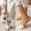 Miniatyrbillede 2 af 4: Dame Fuzzy Sokker Vinter Varme Bløde Hyggelige Fluffy Mikrofiber Hjemmesko Sovesokker Damer Strømper polka dot khaki