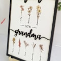 Miniatyrbilde 3 av 5: Morsdag Gaver Til Mamma, Bestemor Gaver, Måned Blomst Tre Plakett Med Stativ, Tilpasset Bestemor Bursdagsgaver Fra Barnebarn, Mammagaver Fra Datter 10x15in