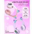 Pikkukuva 5 / 5: Flash Light Cute Cat Ears Langattomat Kuulokkeet Mikrofonilla, LED-Valoilla (Violetti)