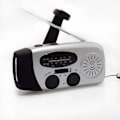 Pikkukuva 1 / 2: Kammennettava radio aurinkokennoilla, taskulampulla ja 2000mAh varavirtalähteellä Punainen SOS (Hopea)