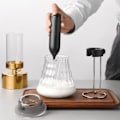 Miniatyrbilde 1 av 5: Batteridrevet melkeskummer - Håndholdt visp i rustfritt stål - Ideell for kaffe, latte, cappuccino - Enkel å bruke