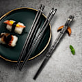 Miniatyrbilde 3 av 5: 5 par sklisikre gjenbrukbare sushi spisepinner i legeringsgravering