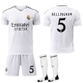 Miniatyrbillede 1 af 4: 2024-25 Real Madrid Hjemmebanetrøje 10 Modric 9 Mbappe 7 Vinicius 8 Kroos 5 Bellingham Børn og Voksen Fodboldtrøje med Strømper Nr. 5 26 No. 5