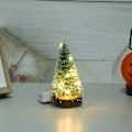 Pikkukuva 1 / 5: 1:12 Dockhus Miniatyr Julgran LED-valoilla