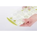 Miniatyrbillede 6 af 10: Colourworks Pop Out Flexible Ice Cube Tray Red