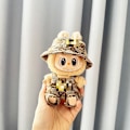 Miniatyrbild 1 av 3: [HH] Endast Babykläder] Första och Andra Generationens Labubu Babykläder Brun rosa Svart Overall Kostym 3
