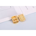Miniatyrbild 5 av 5: 4 st fjäderlås, 25*33mm 9g (LxB) Zinklegering Hasp Lock Latch Clasp för smyckeskrin Träfodral, Guld