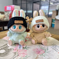 Miniatyrbild 4 av 4: [HH]LABUBU Andra Generationen PVC Material Överraskningsboxar Inspirerade Frysta Karaktärer Halsduk Hatt Kostym för BoParty Dockkläder