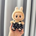 Miniatyrbild 1 av 3: [HH] Endast Babykläder] Första och Andra Generationens Labubu Babykläder Brun rosa Svart Overall Kostym 17