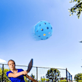 Miniatyrbillede 2 af 5: Trænings pickleball bolde, blå hule stabile afbalancerede flyverute pickleball bolde sømsvejsningsteknologi 40 huller maksimal springekraft til sport