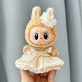 Pikkukuva 4 / 5: [HH]Labubu Vaatteet Riipus Labubu Istuva Juhlanukke Takki Bud Mekko Söpö Sarjakuvanukke Puku 17cm 2