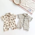 Miniatyrbillede 1 af 7: Sød shorts jakkesæt/pyjamas i tyndt materiale med bamser eller prikker Beige 7-12 Teddybear
