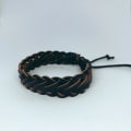 Miniatyrbild 2 av 3: Ett handgjort armband för män läder i svart läder Svart one size