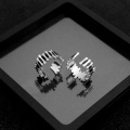 Miniatyrbilde 2 av 4: Dynamisk ring med sorte og sølvdetaljer i rustfritt stål Silver one size